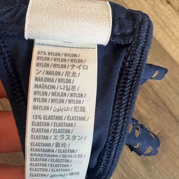 Abercrombie & Fitch laser cut ruffle bikini top size m/L - Picture 4 of 8